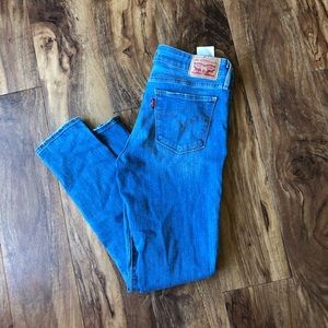Levi’s 711 Skinny Jeans